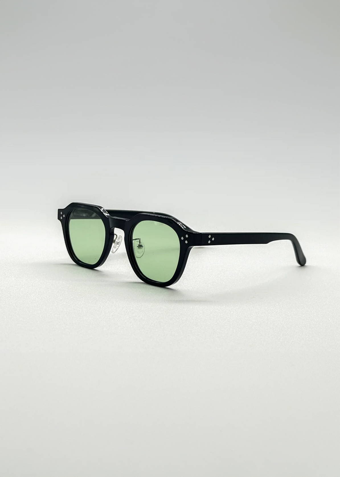 Lunettes Noir Éclipse – UV400 et Élégance Graphique